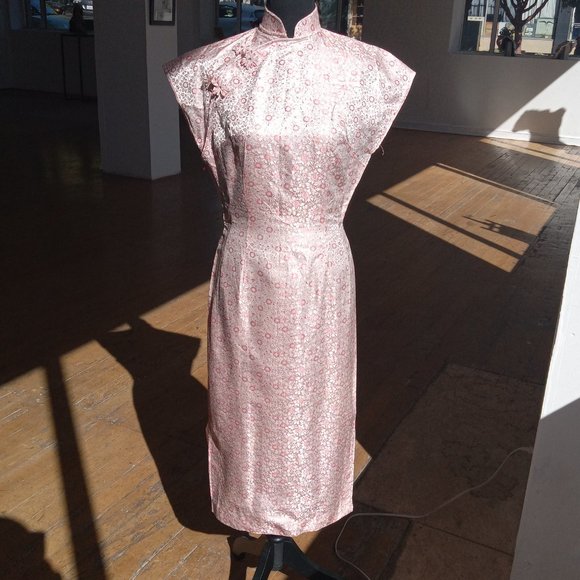 Handcrafted two-tone pink floral satin Sheen dress - Picture 12 of 13